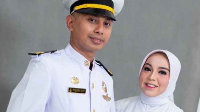 Rusli bersama Kasma, istri kedua.(TikTok)
